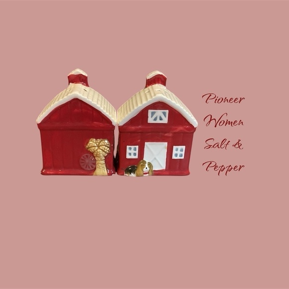 PIONEER WOMAN BARN DESIGN SALT AND PEPPER SHAKER - Picture 1 of 2